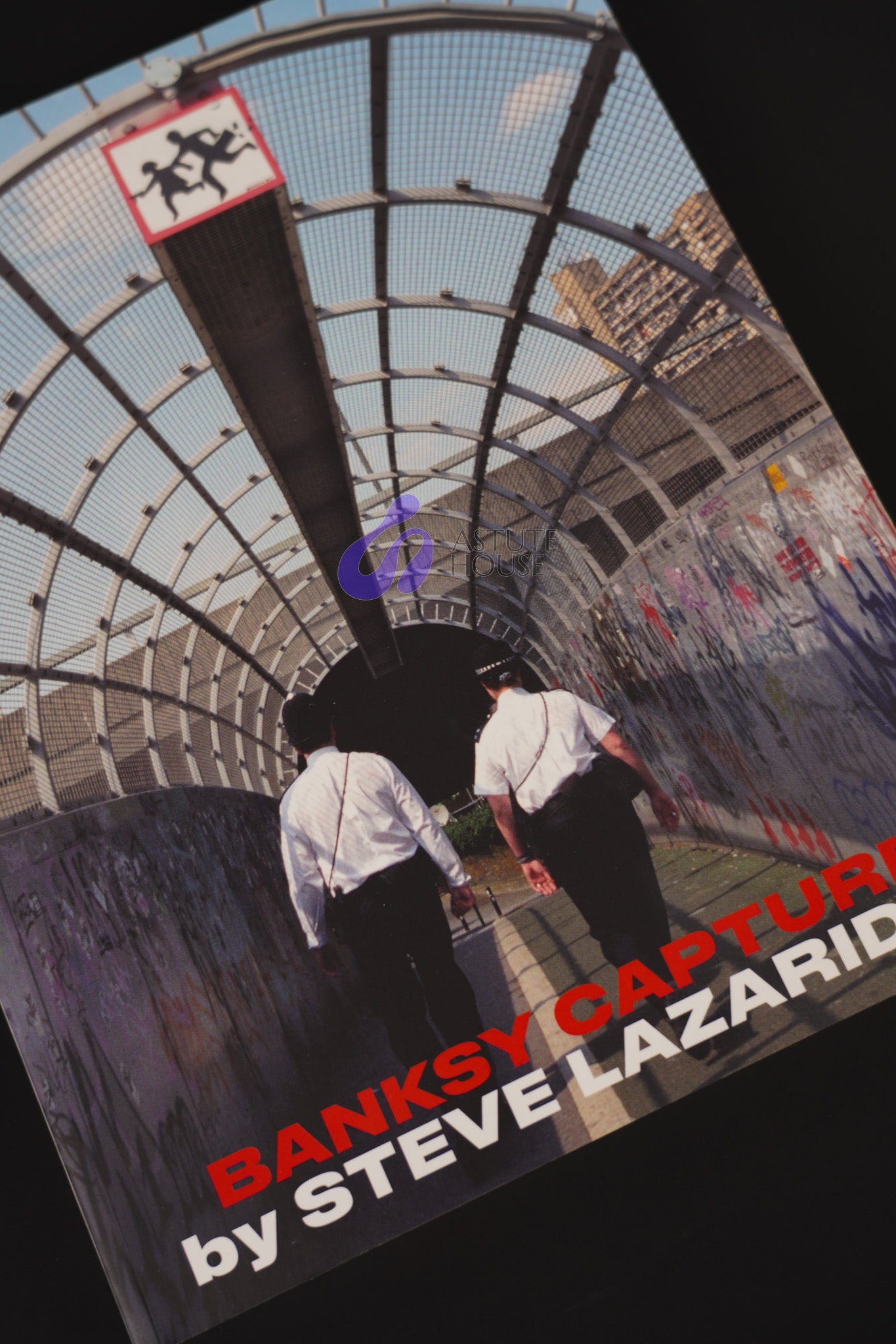 美品　BANKSY CAPTURED by STEVE LAZARIDES BANKSY Captured by Steve Lazarides (First Edition) | Printfall Art