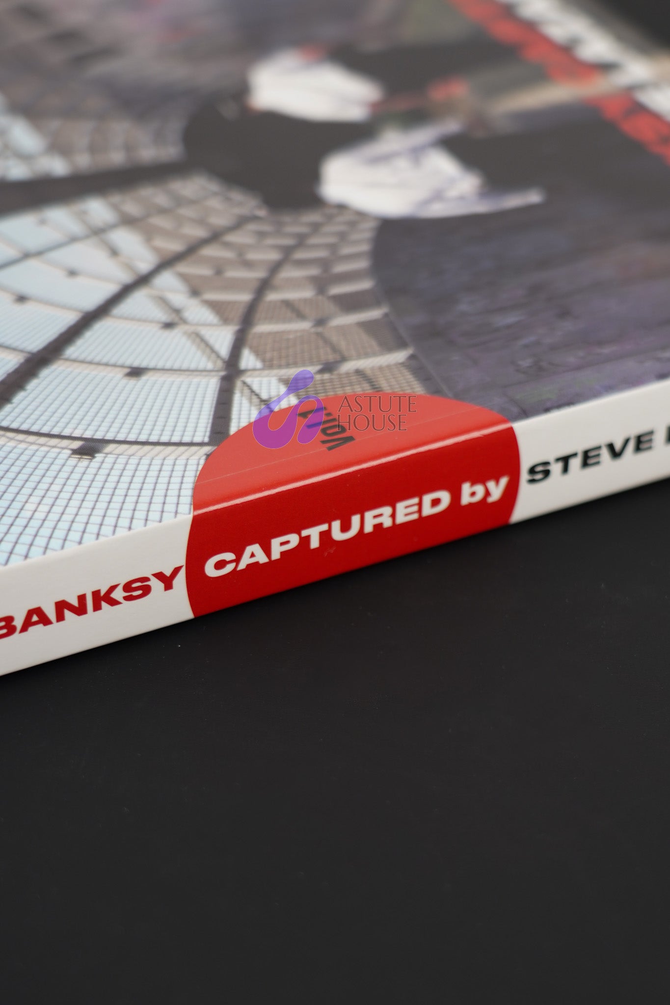 アート・デザイン・音楽 BANKSY CAPTURED vol.1 Steve Lazarides BANKSY CAPTURED vol.1 Second Edition | Steve Lazarides |本 | 通販